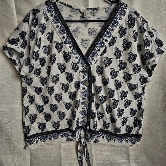 Lucky Brand blouse || Size US L/G || White with Blue designs - Picture 3 of 4